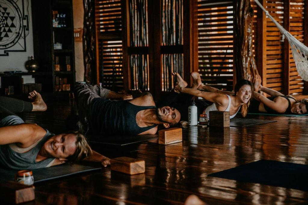 Sansara Surf Yoga & Resort カンブタル エクステリア 写真