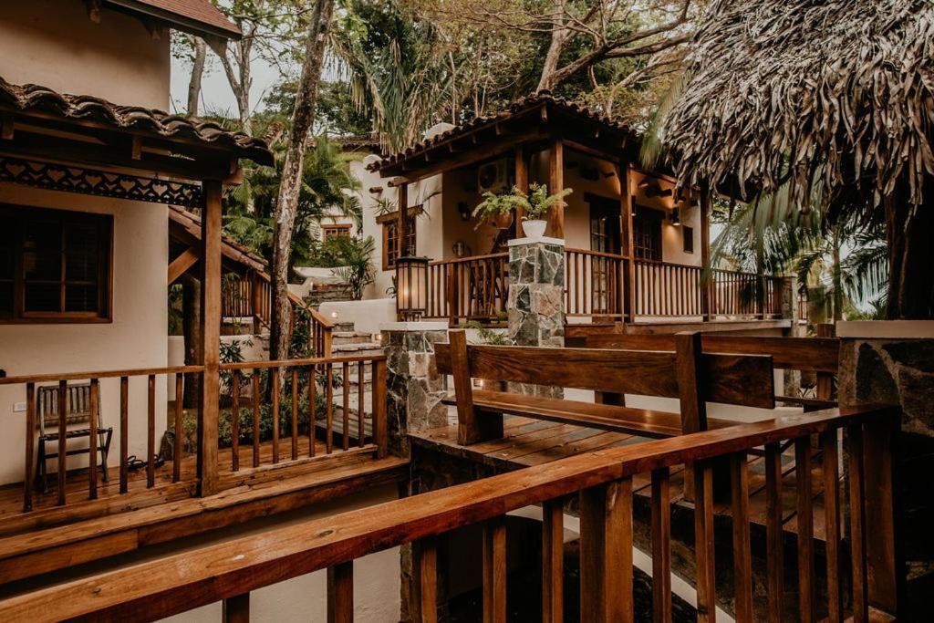 Sansara Surf Yoga & Resort カンブタル エクステリア 写真