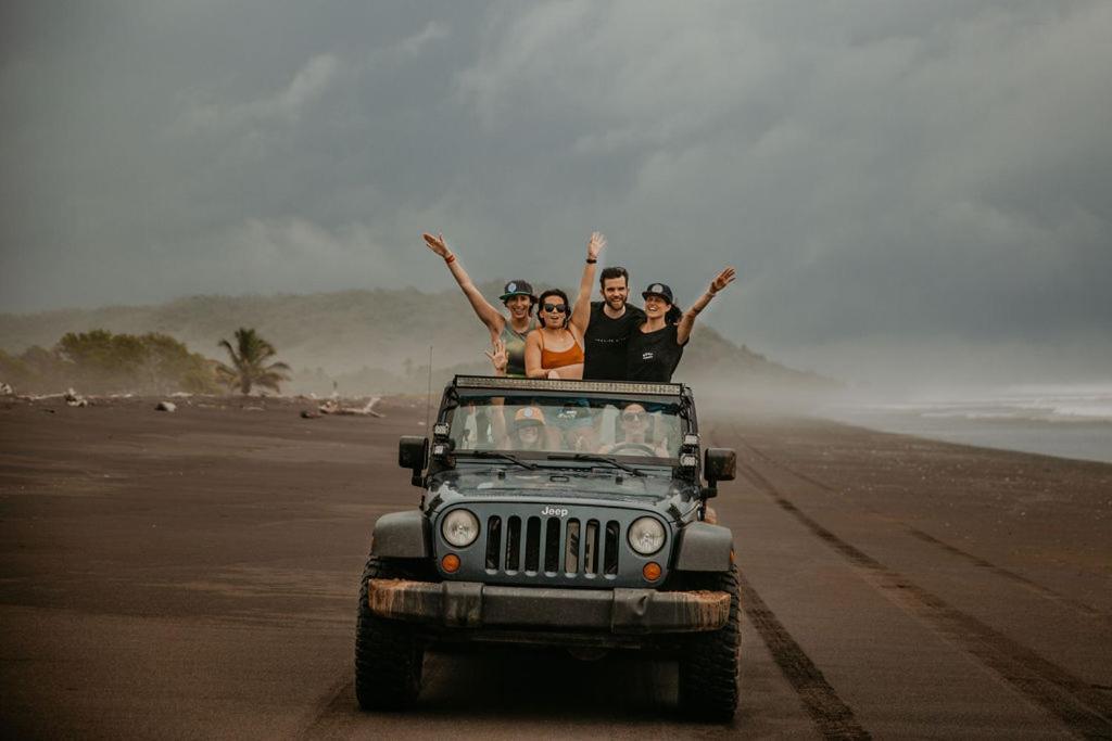 Sansara Surf Yoga & Resort カンブタル エクステリア 写真