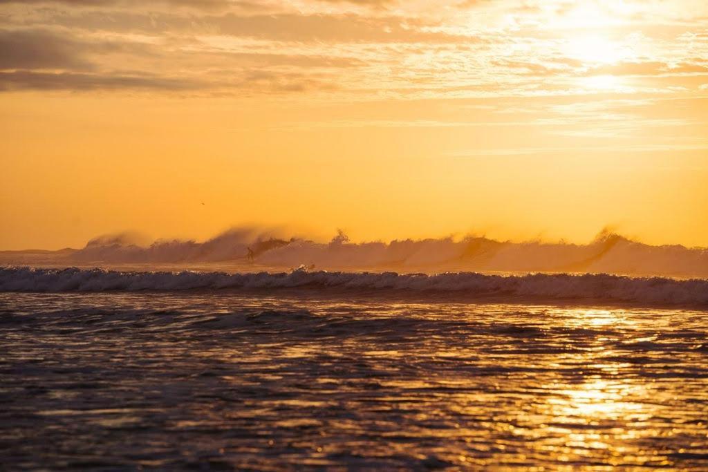 Sansara Surf Yoga & Resort カンブタル エクステリア 写真