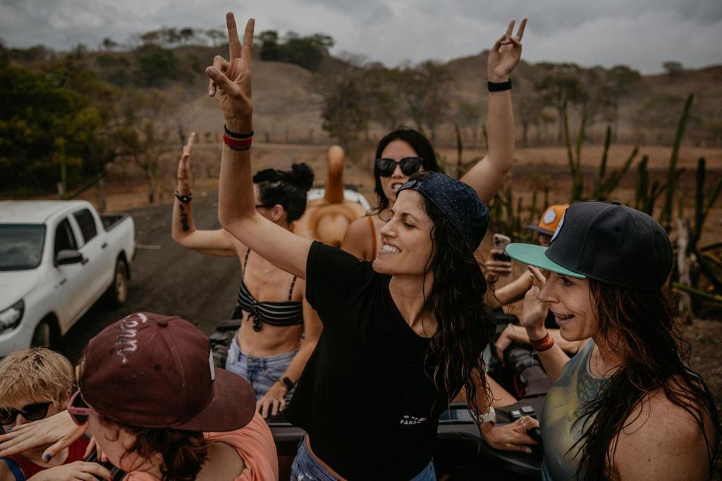 Sansara Surf Yoga & Resort カンブタル エクステリア 写真