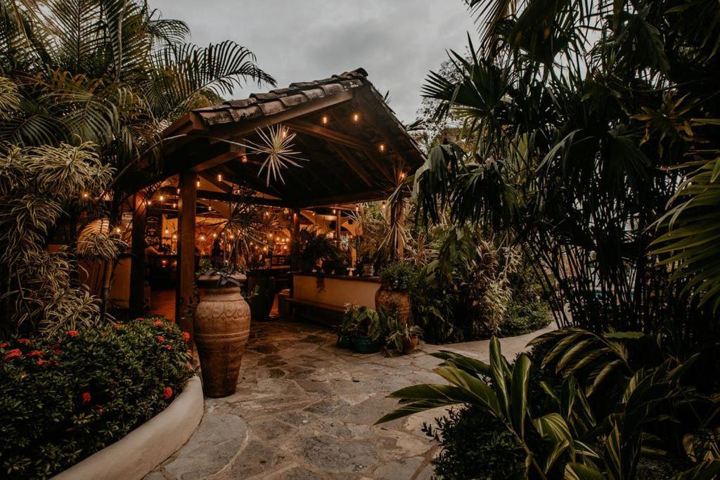Sansara Surf Yoga & Resort カンブタル エクステリア 写真